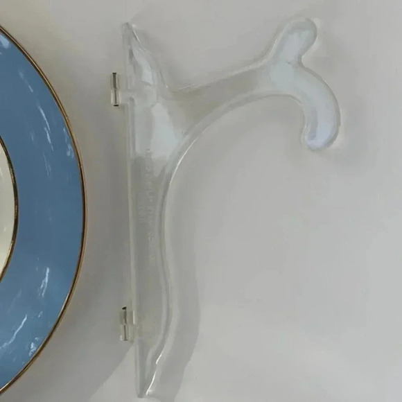 1979 WEDGWOOD Christmas Plate & Stand - Picture 2 of 7